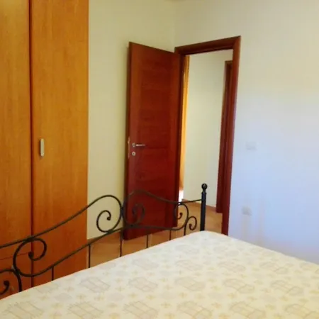 With 2 Bedrooms In Lu Bagnu, With Furnished Terrace - 300 M Apartment Castelsardo