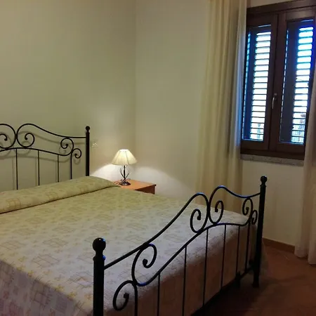 With 2 Bedrooms In Lu Bagnu, With Furnished Terrace - 300 M Castelsardo