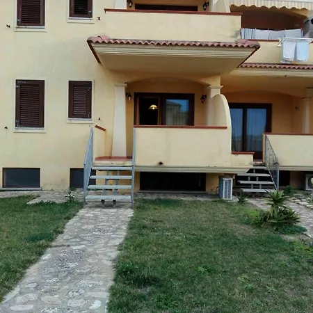 With 2 Bedrooms In Lu Bagnu, With Furnished Terrace - 300 M *