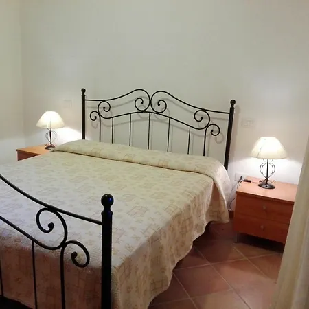 With 2 Bedrooms In Lu Bagnu, With Furnished Terrace - 300 M Apartment